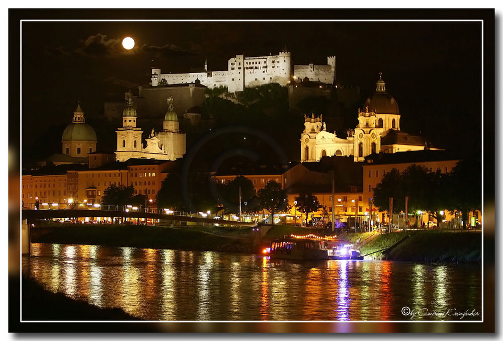 Salzburg bei Nacht und Vollmond I