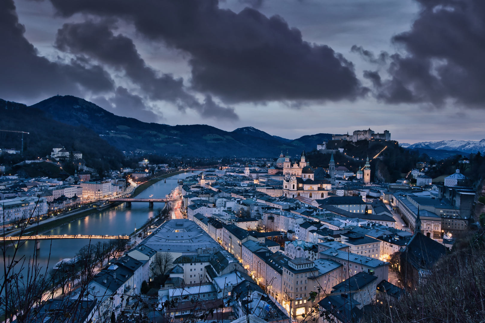 Salzburg im Advent zur blauen Stunde