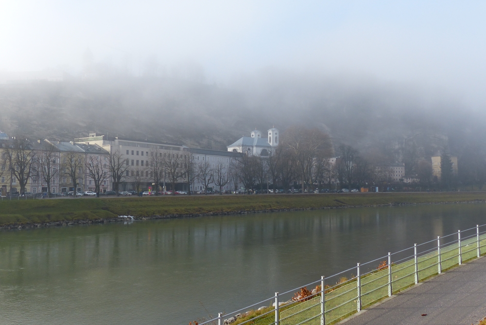 Salzburg im Nebel