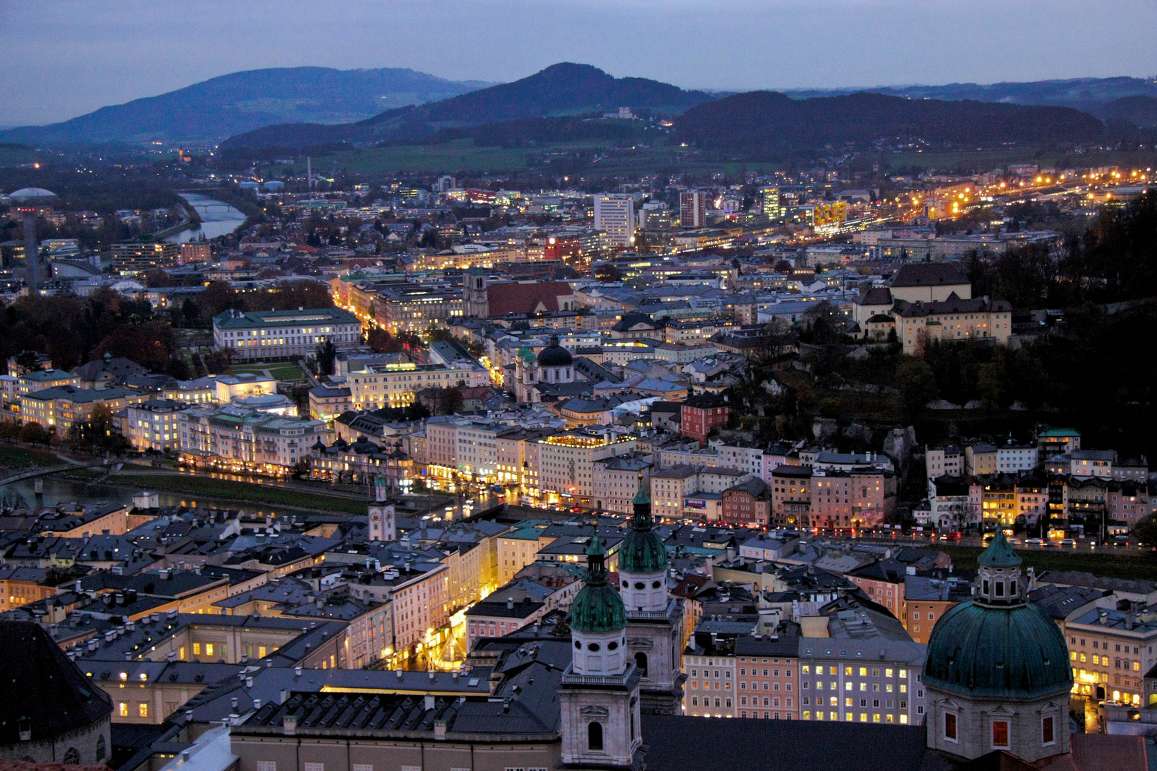 Salzburg in Abenddämmerung