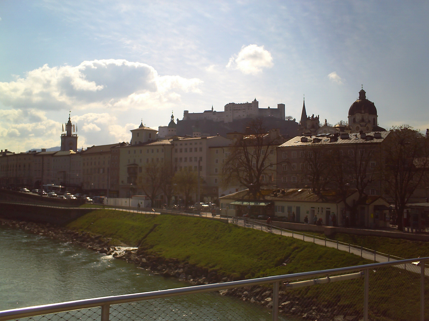 Salzburg, Salzach..mit Blick auf die Festung