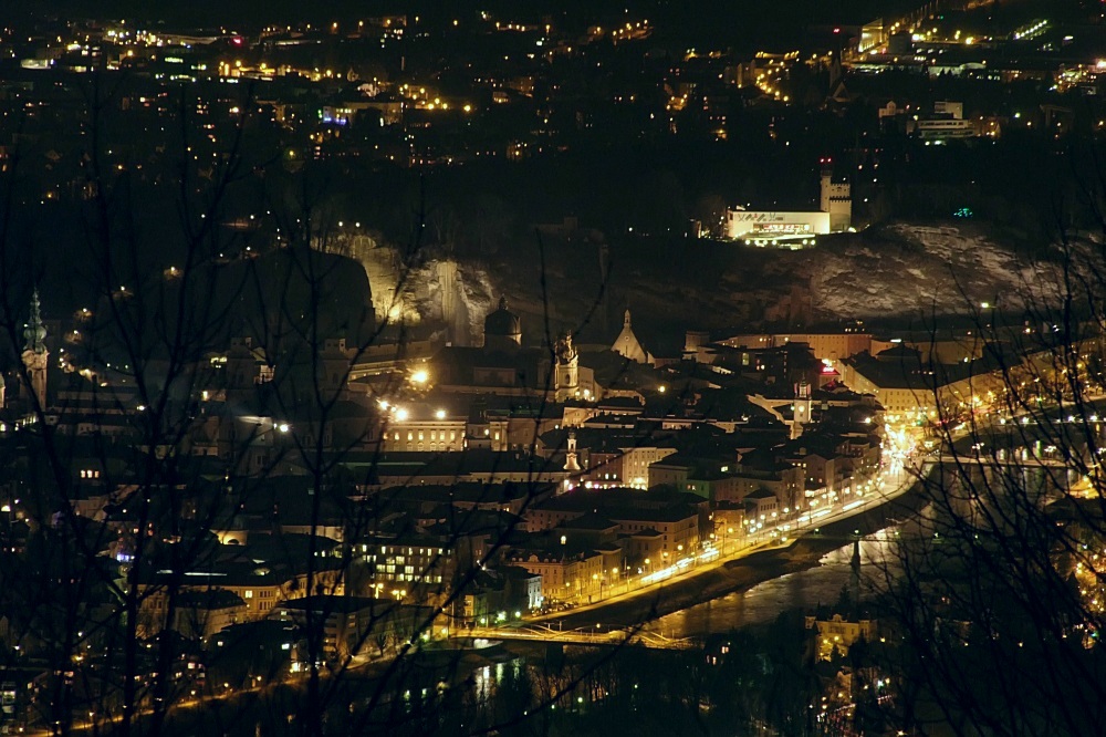 Salzburg Salzachufer bei Nacht vom Gaisberg