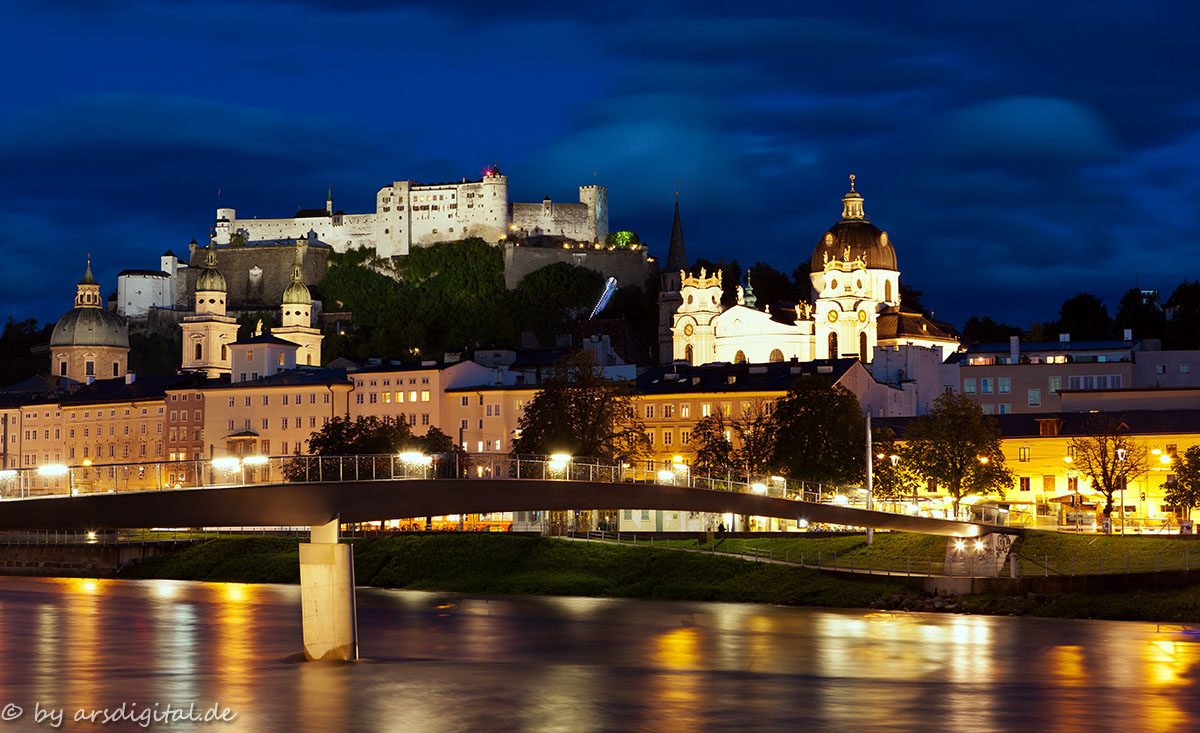 Salzburger Altstadt bei Nacht