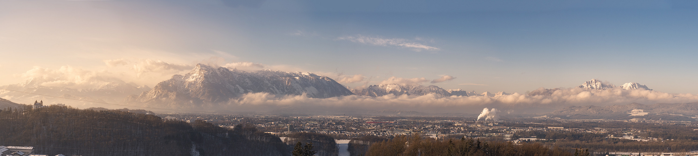 Salzburger Bergpanorama in der Früh