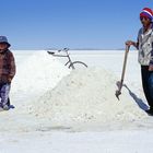 Salzgewinnung am Salar de Uyuni