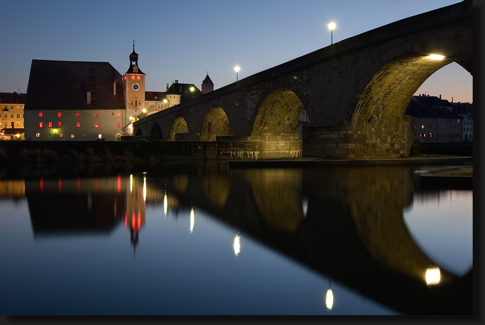 < Salzstadl mit steinerner Brücke >