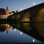 < Salzstadl mit steinerner Brücke >