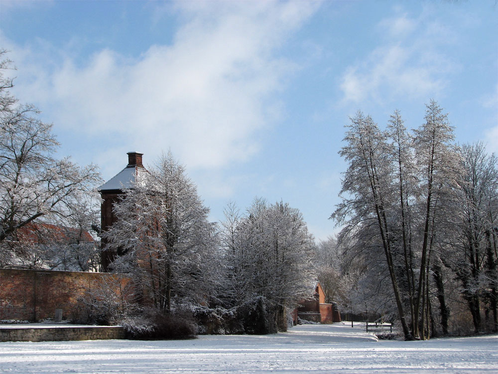 Salzwedel - Schulenburgpark mit Stadtmauer und Hungerturm