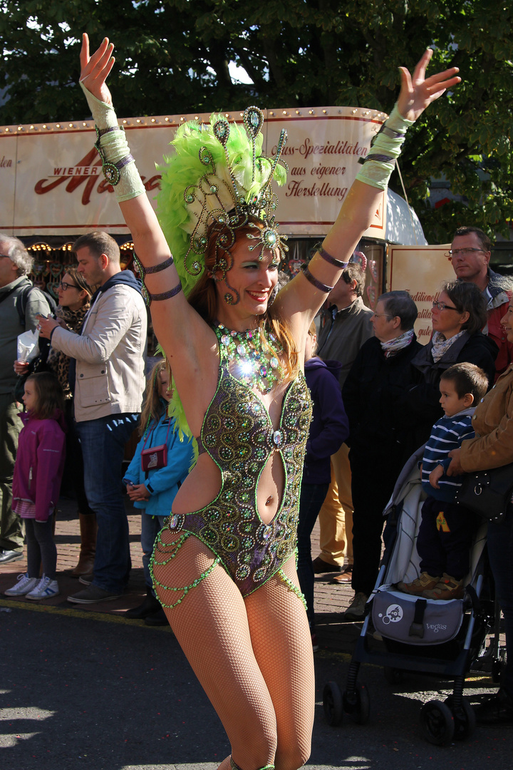 Sambatänzerin in der Parade