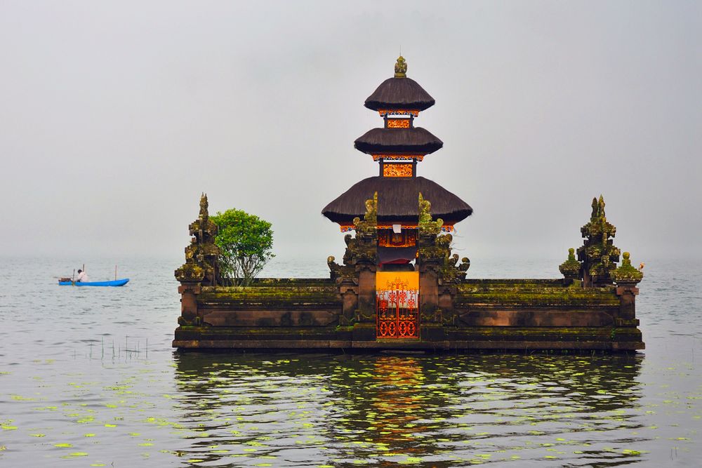 Same temple in the drizzle