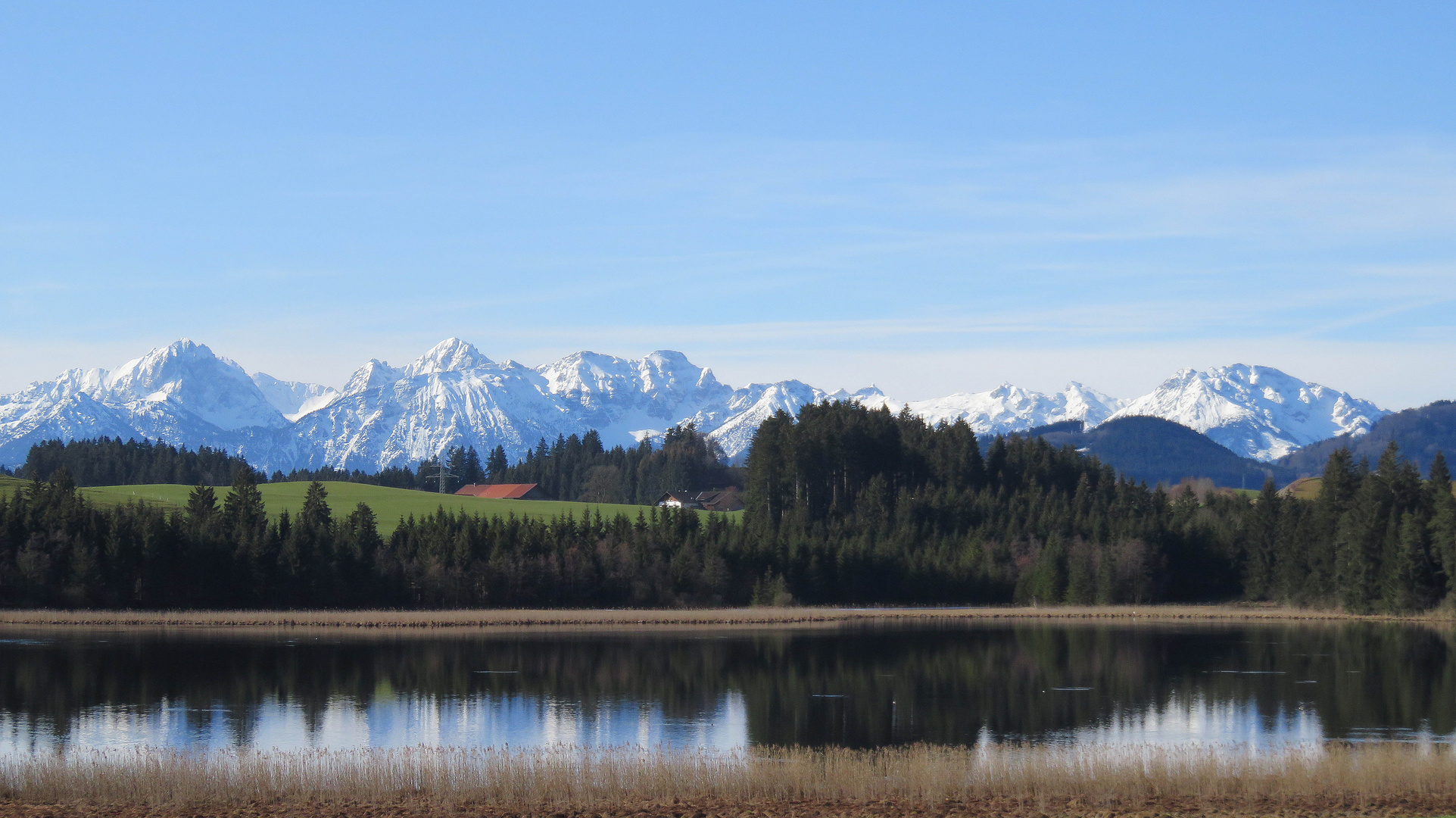 Sameister Weiher mit den Tannheimer Bergen