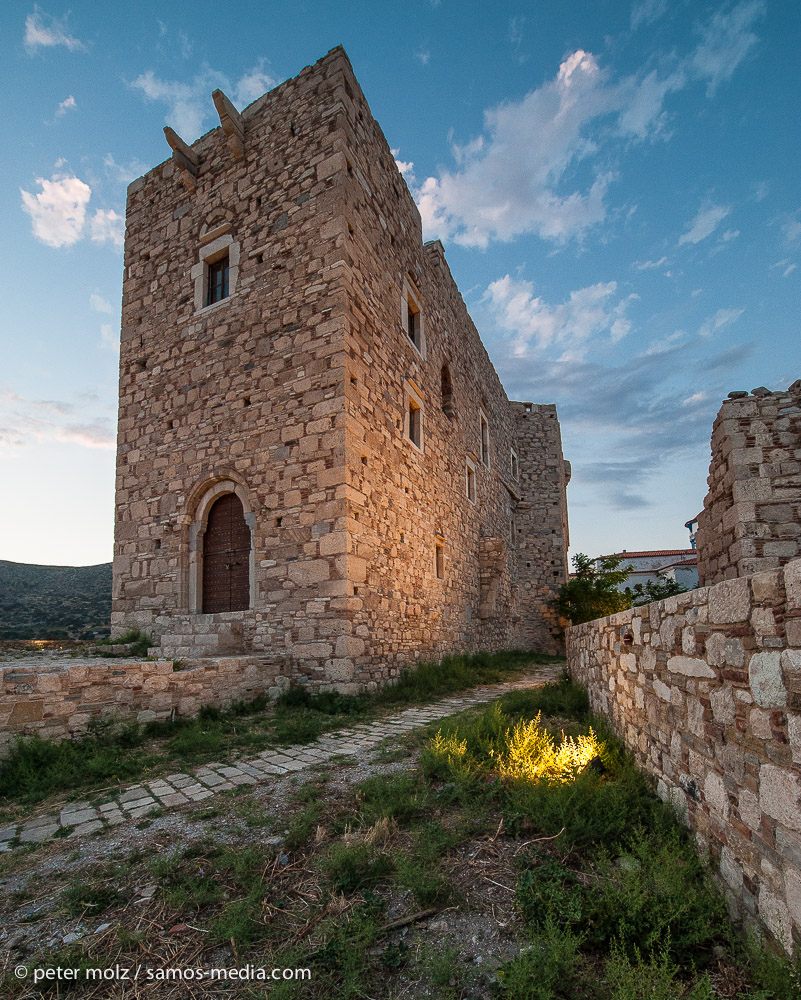 Samos - Logothetis castle in the evening / Pythagorion