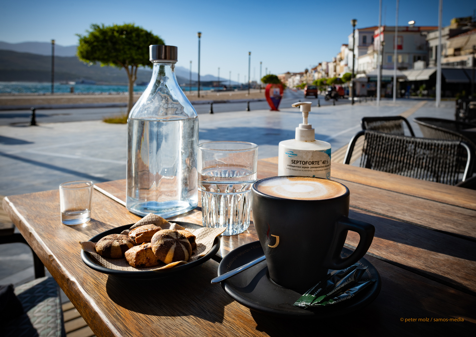 Samos/Griechenland - Kaffee an der Uferpromenade von Vathy