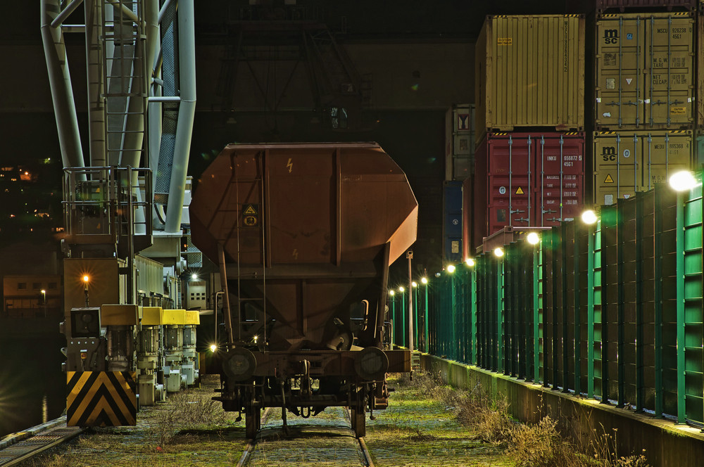 Samstag Nacht im Koblenzer Rheinhafen