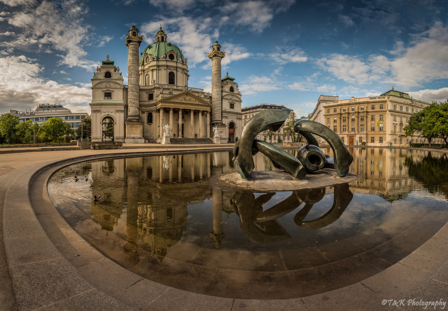 Samstagmorgen mit Blick auf die Karlskirche - eine der schönsten Kirchen in Wien.