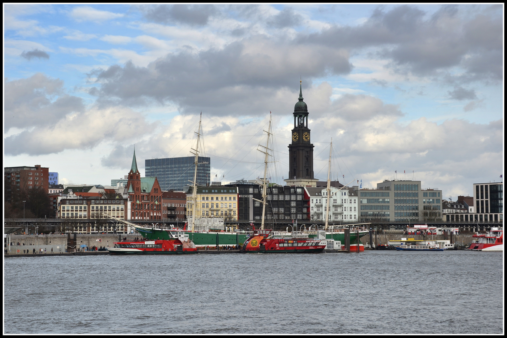 * Samstags 12 vor 2 in Hamburg *