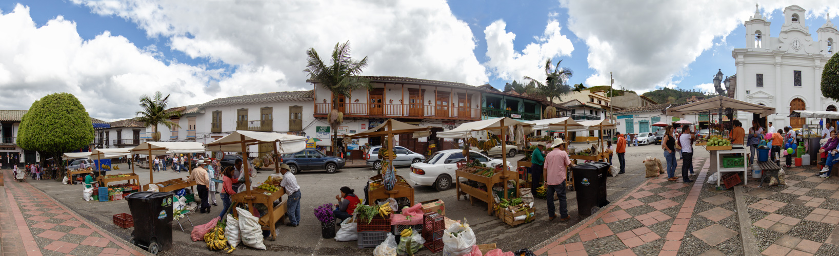 Samstagsmarkt im Dorf