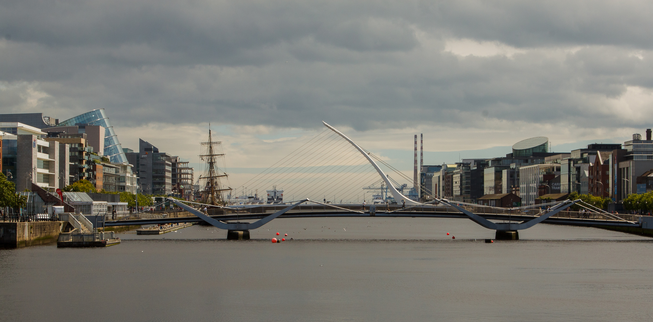 Samuel Beckett Bridge und Sean O'Casey Bridge in Dublin