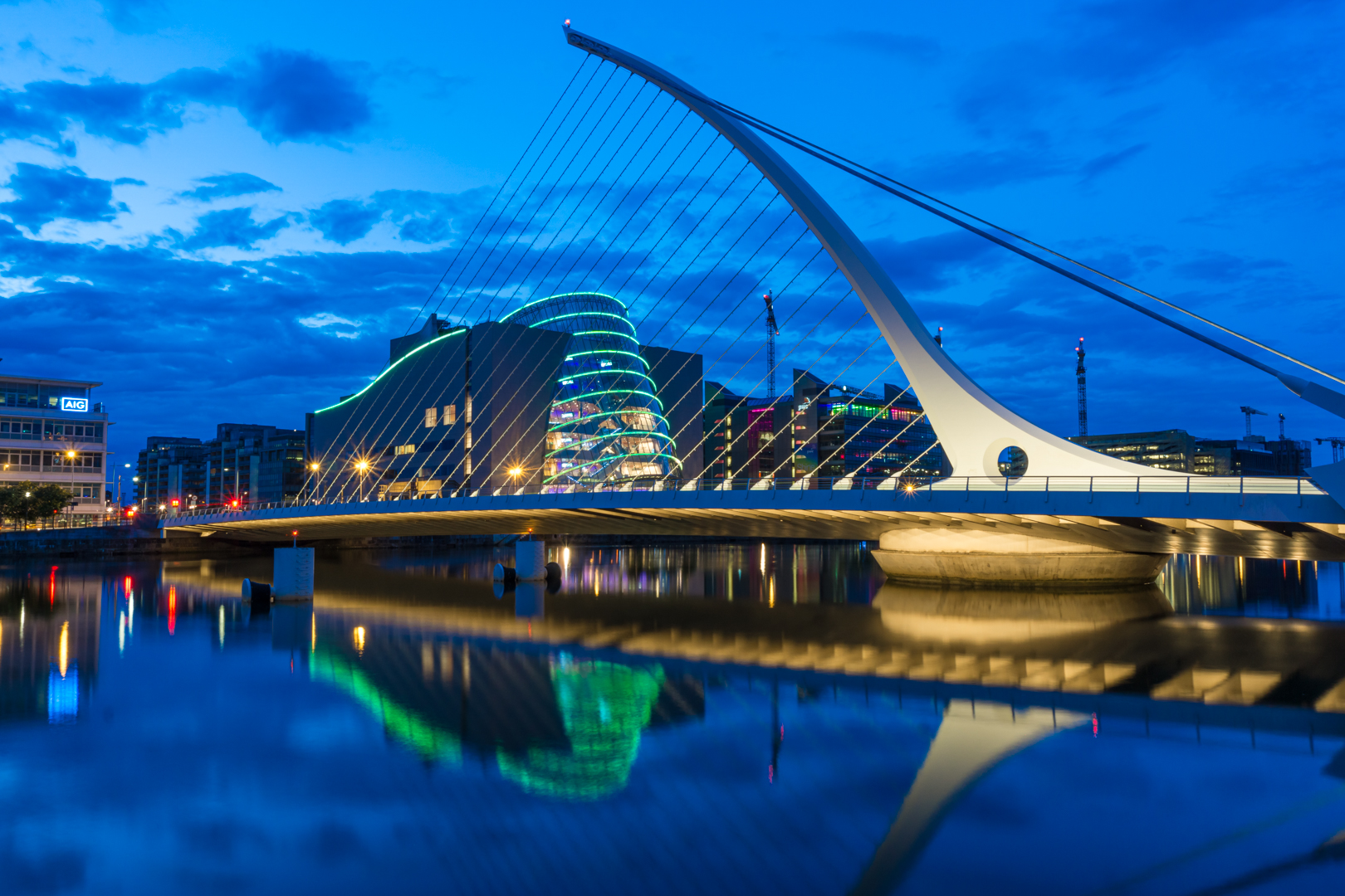 Samuel Beckett Bridge zur blauen Stunde