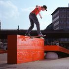 Samuel chillt durch einen BS-Tailslide