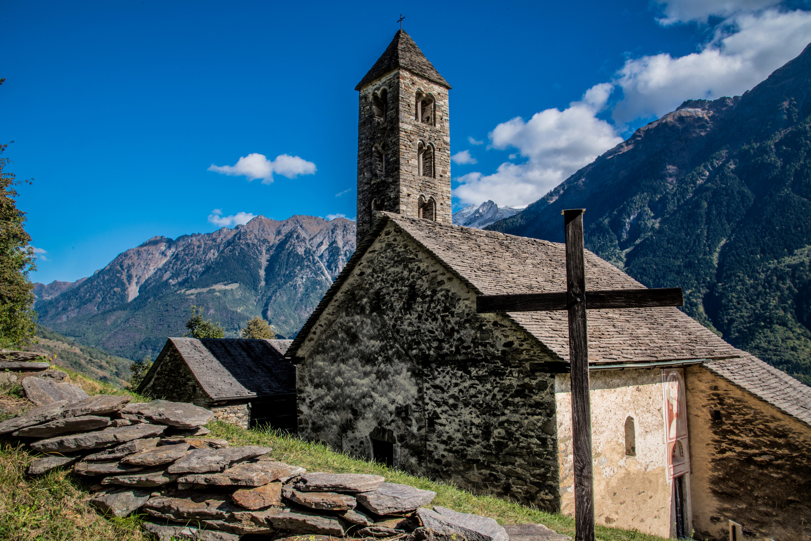 San Carlo in Negrentino im Valle di Blenio Tessin