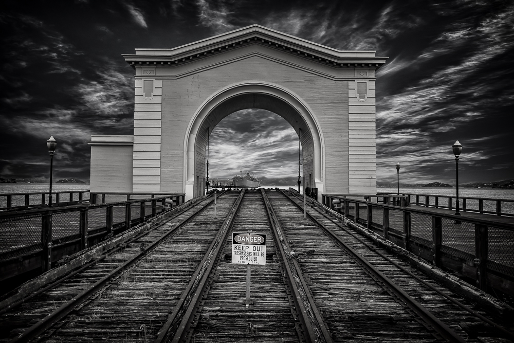 San Francisco Harbour Gate