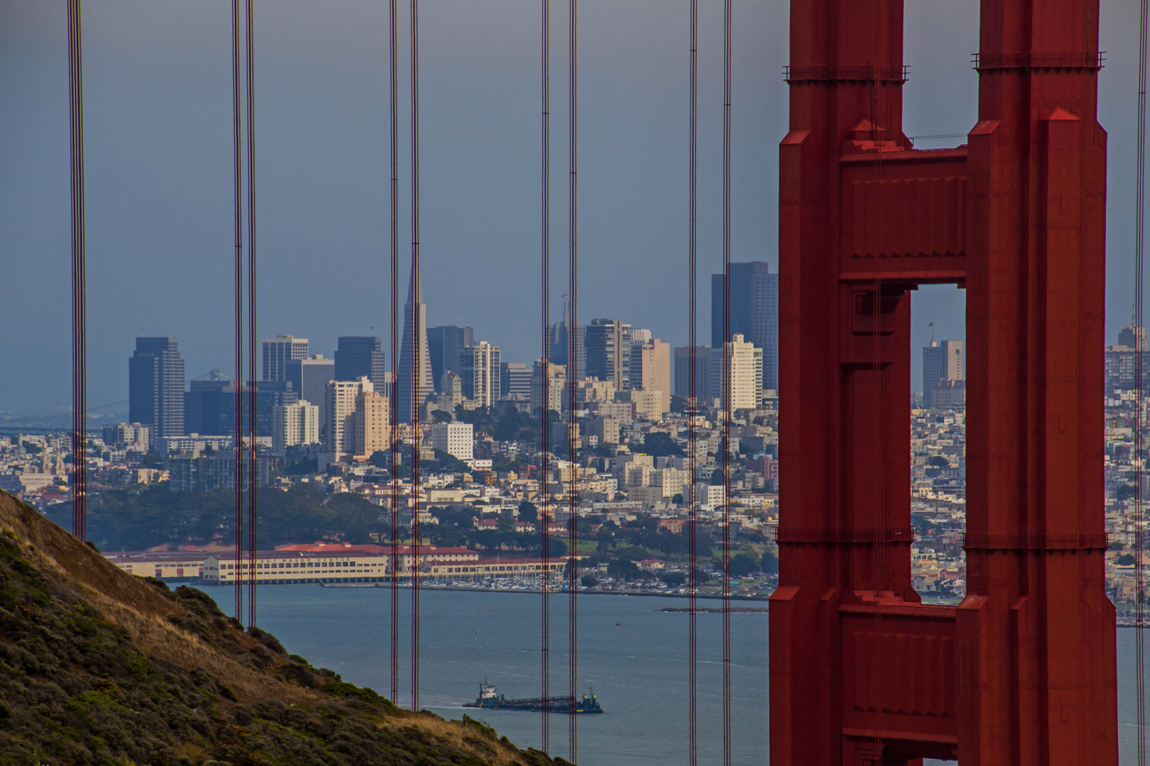 San Francisco hinter dem Nordpfeiler der GGB