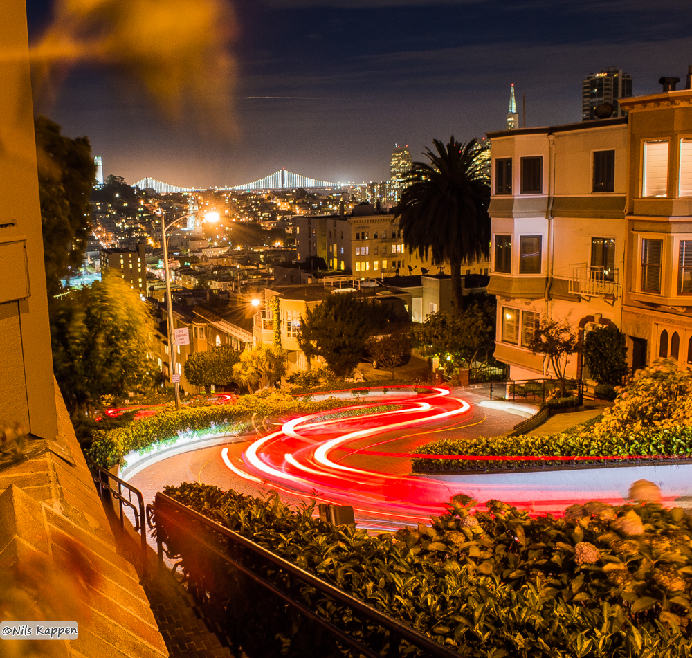 San Francisco lombart street by night 