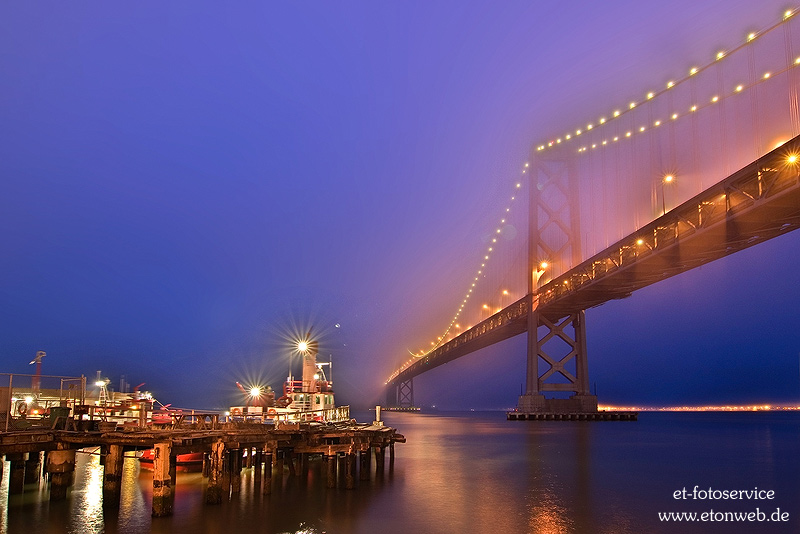 San Francisco - Oakland Bay Bridge im Nebel