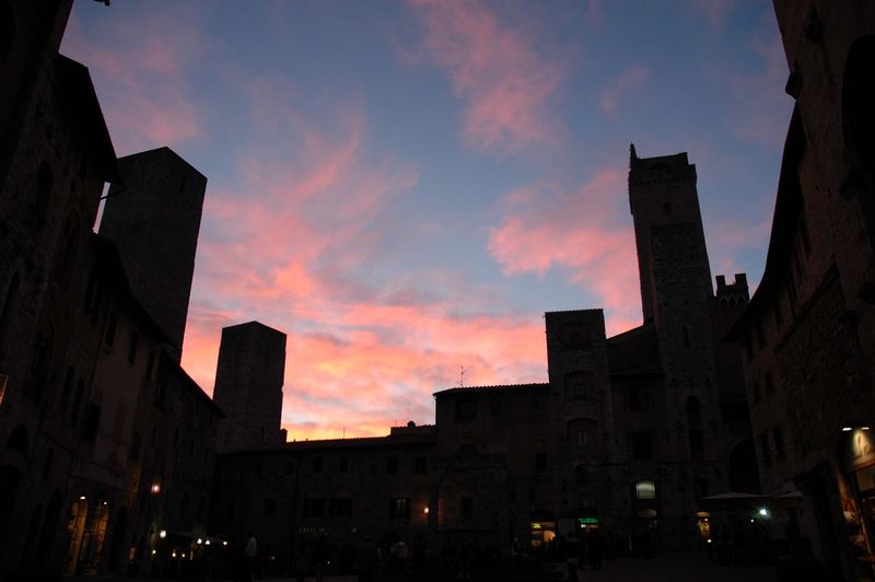 San Gimignano (SI) al tramonto
