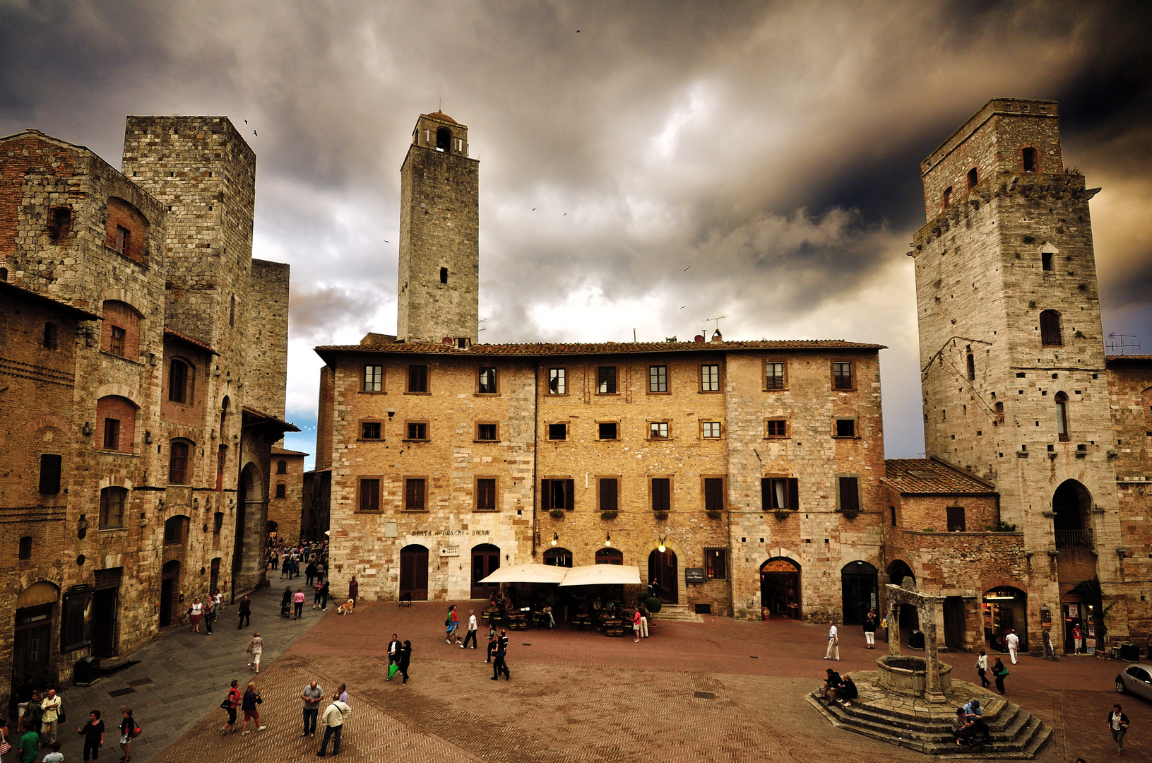 San Gimignano vor dem wolkenbruch...