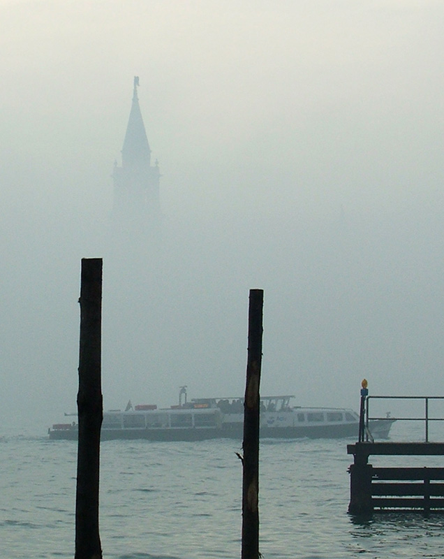 San Giorgio tra la nebbia