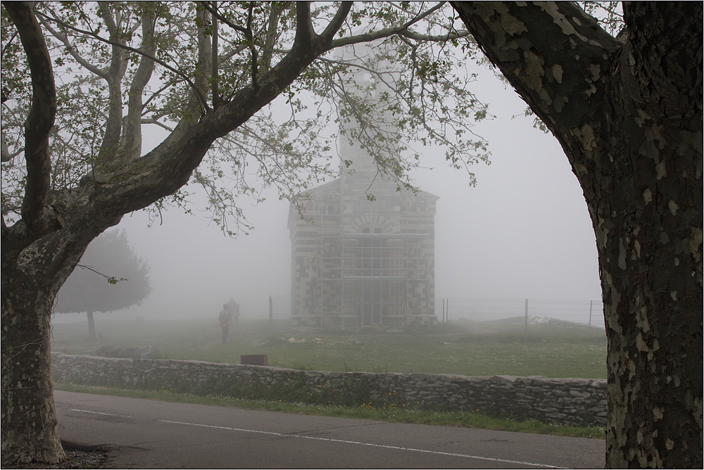 San Michele de Murato im Nebel