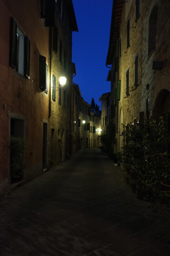 San Quirico d'Orcia (Toscana) by Night (Fujifilm X100)