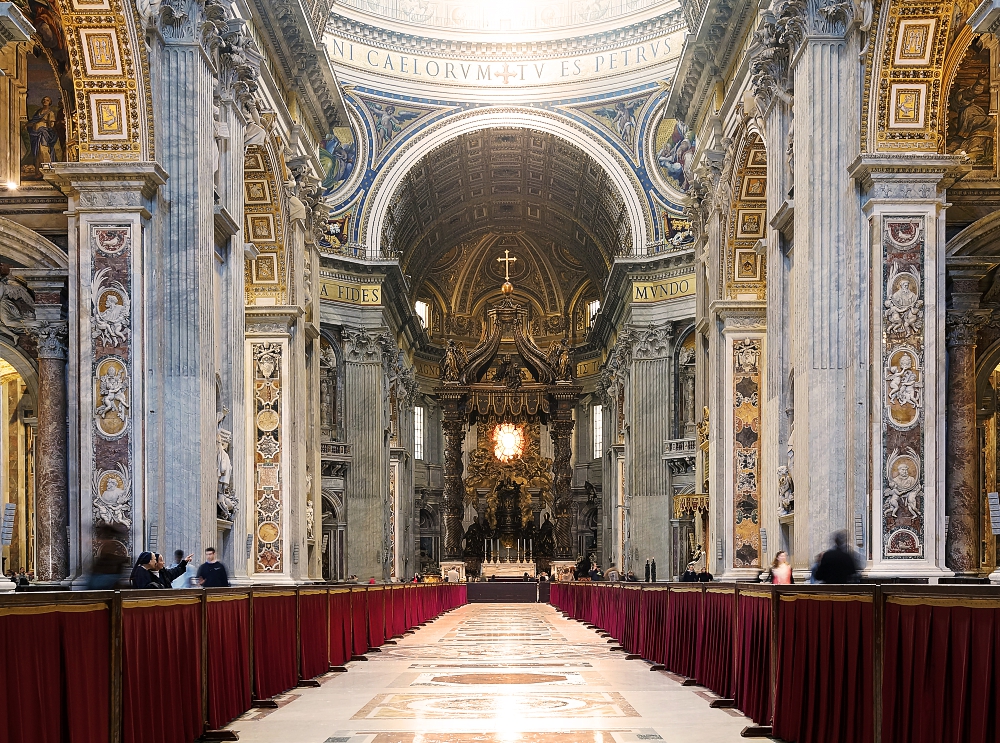 Sancti Petri in Vaticano - inside