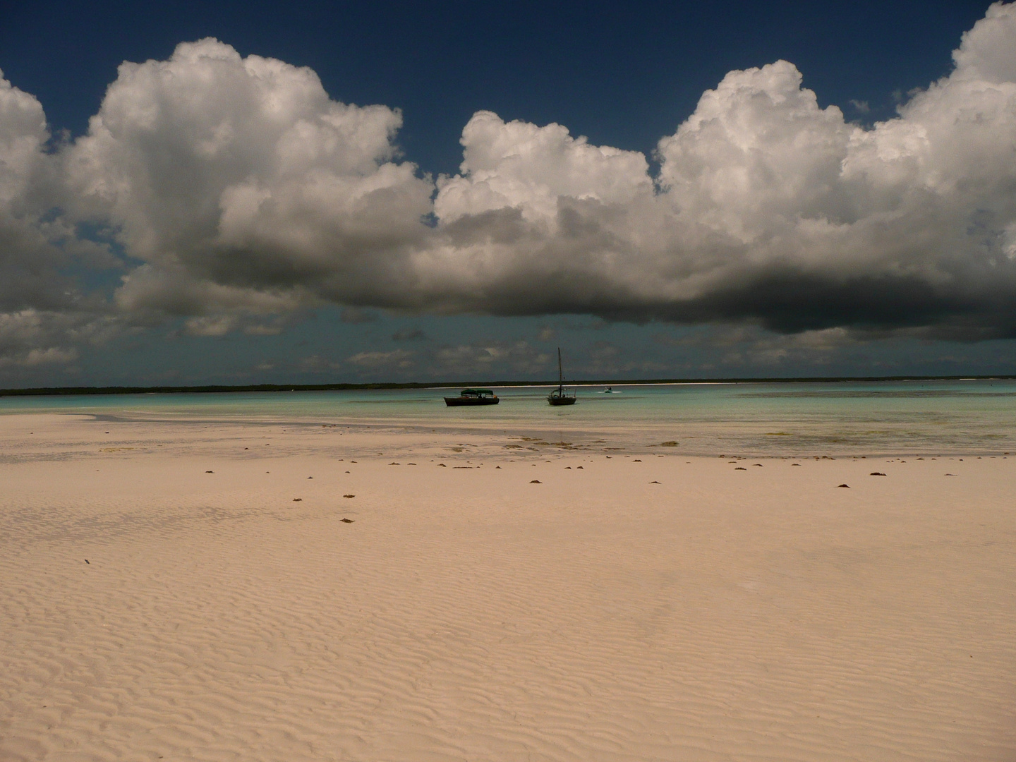 Sand bank Mnemba island