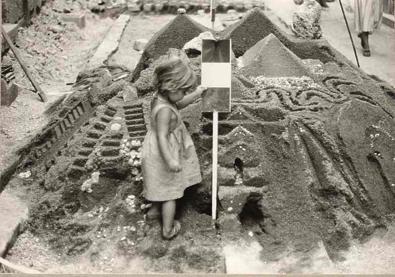 sand castle in the street ( Aix-en-Provence 1976)