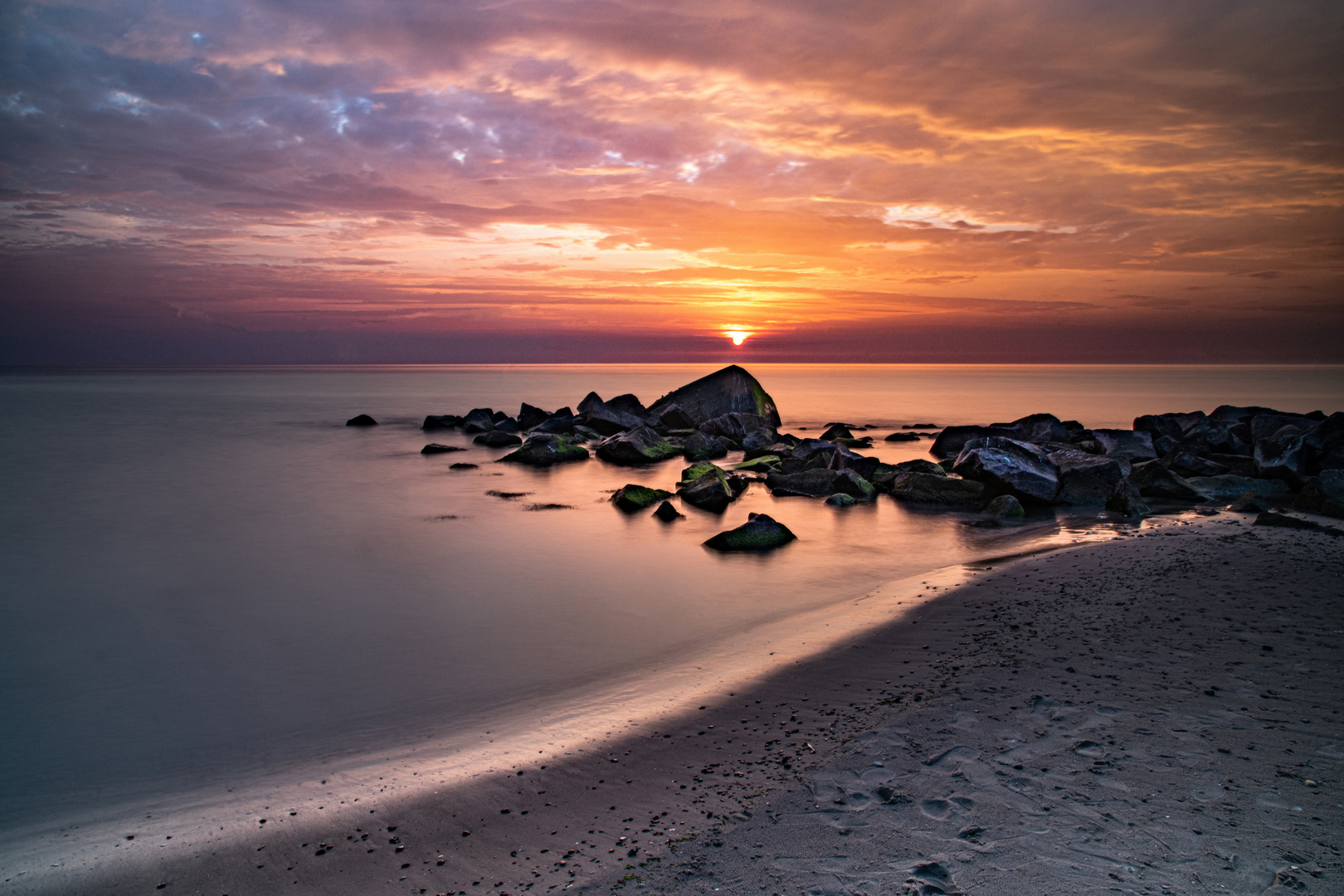 Sand, Wasser, Steine, Luft