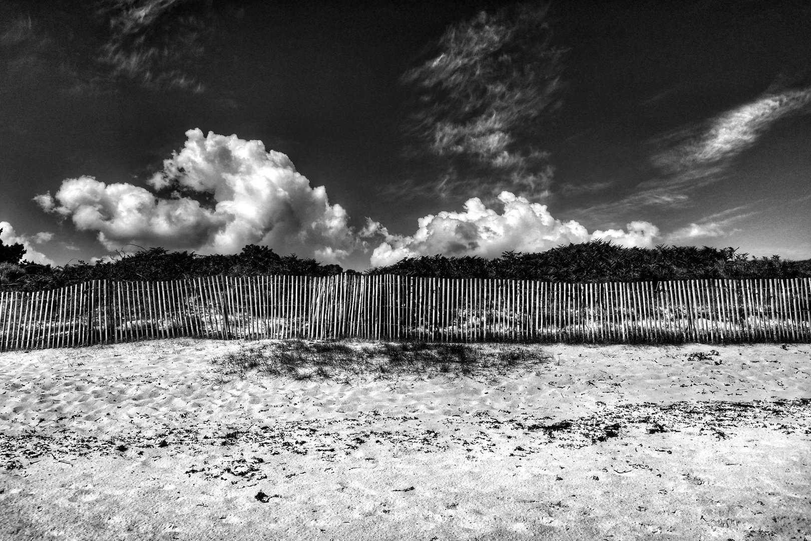 Sand Zaun Wolken 