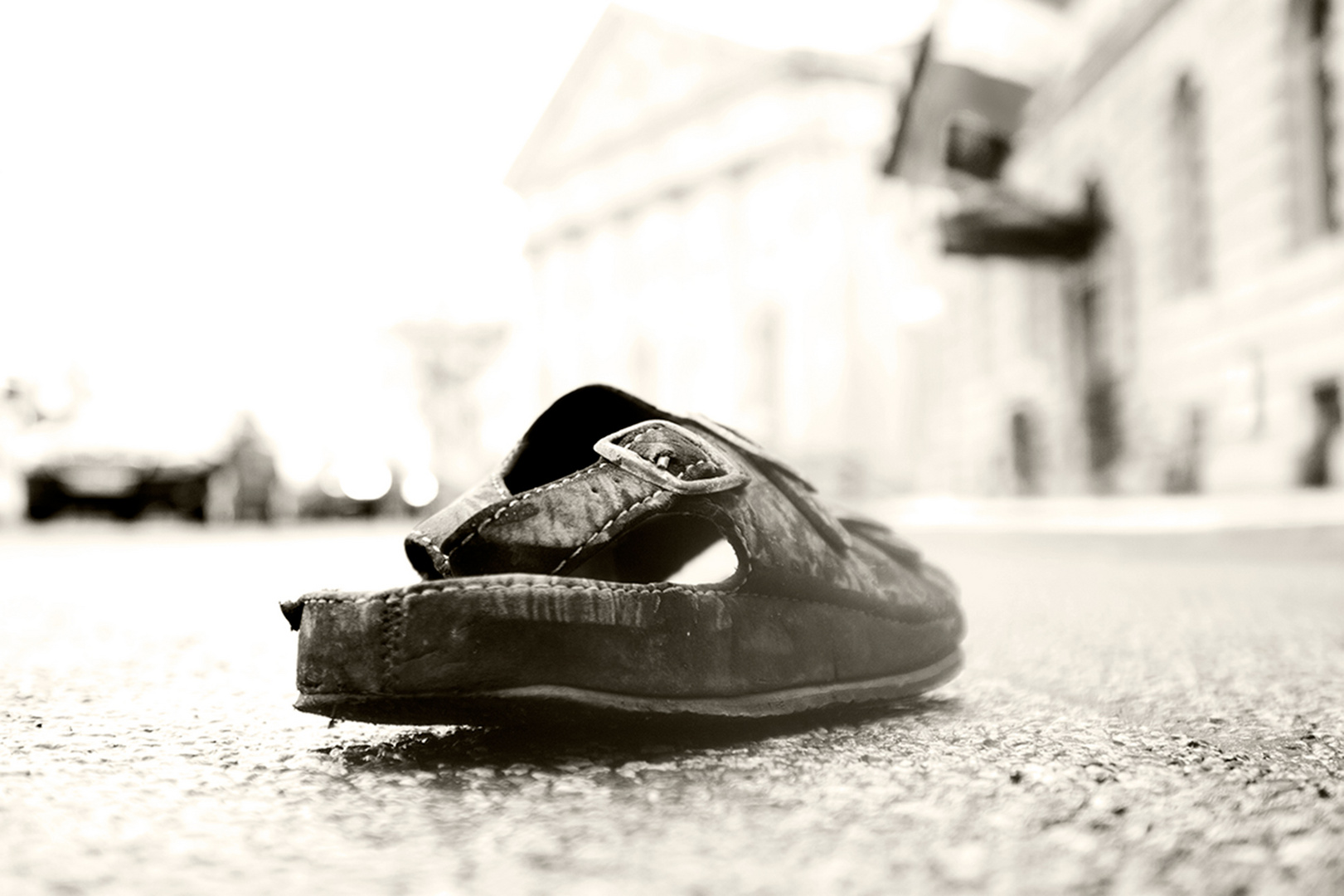 Sandale am Bebelplatz