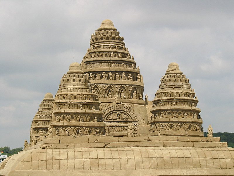 Sandbauten in Travemünde 2003