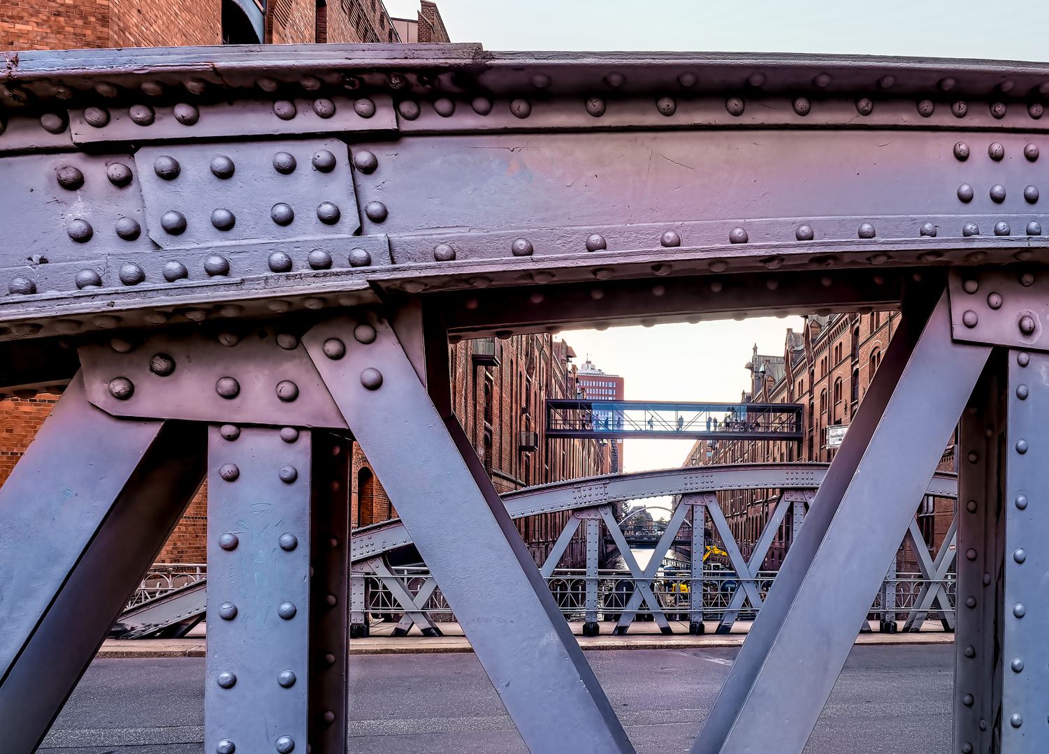 Sandbrücke mit Durchblick