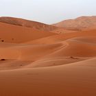 Sanddünen im Erg Chebbi im Süden von Marokko