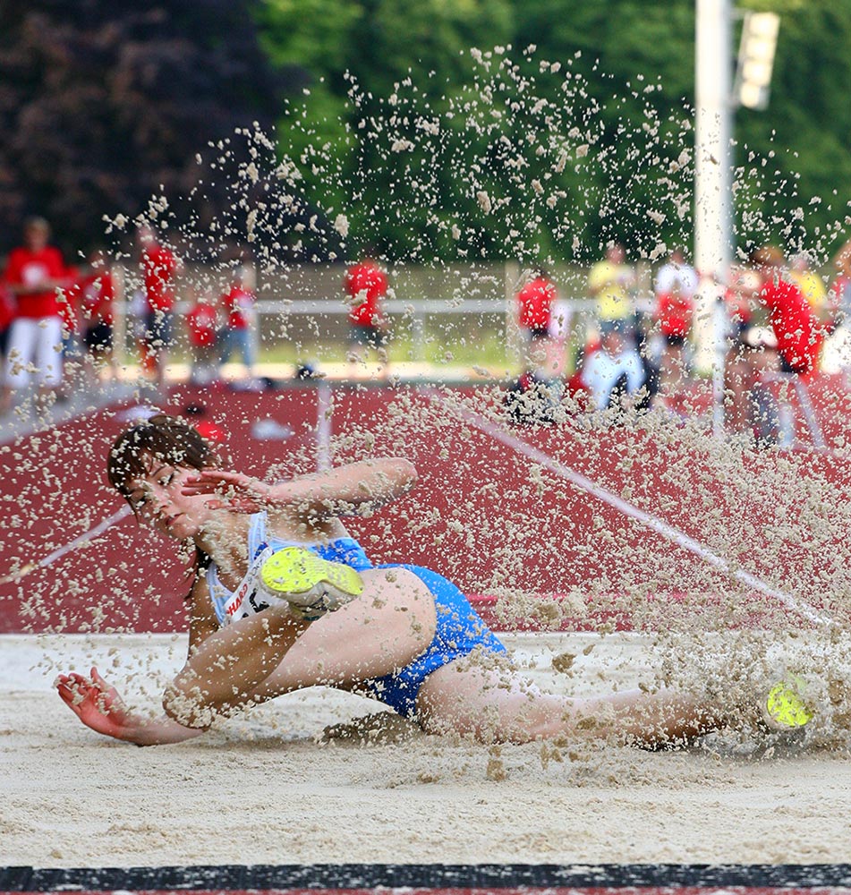 Sanddusche für die Fotografen ;-) Weitsprung