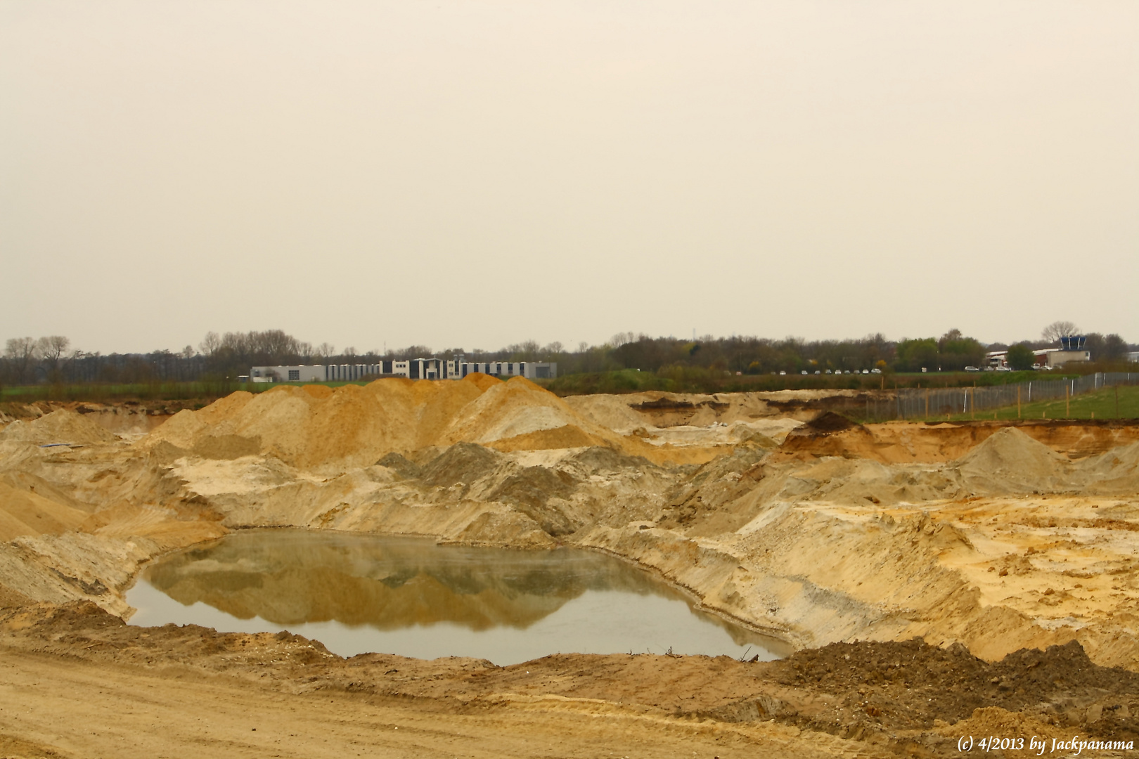 Sandgewinnung im Tagebau direkt am Flugplatz Schwarze Heide in Kirchhellen