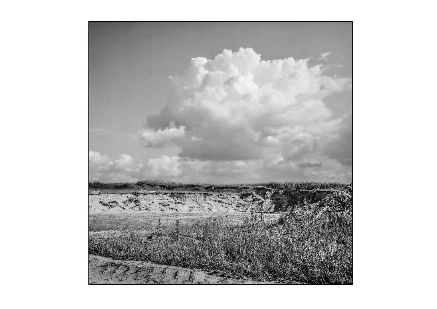 Sandgrube mit Wolke analog