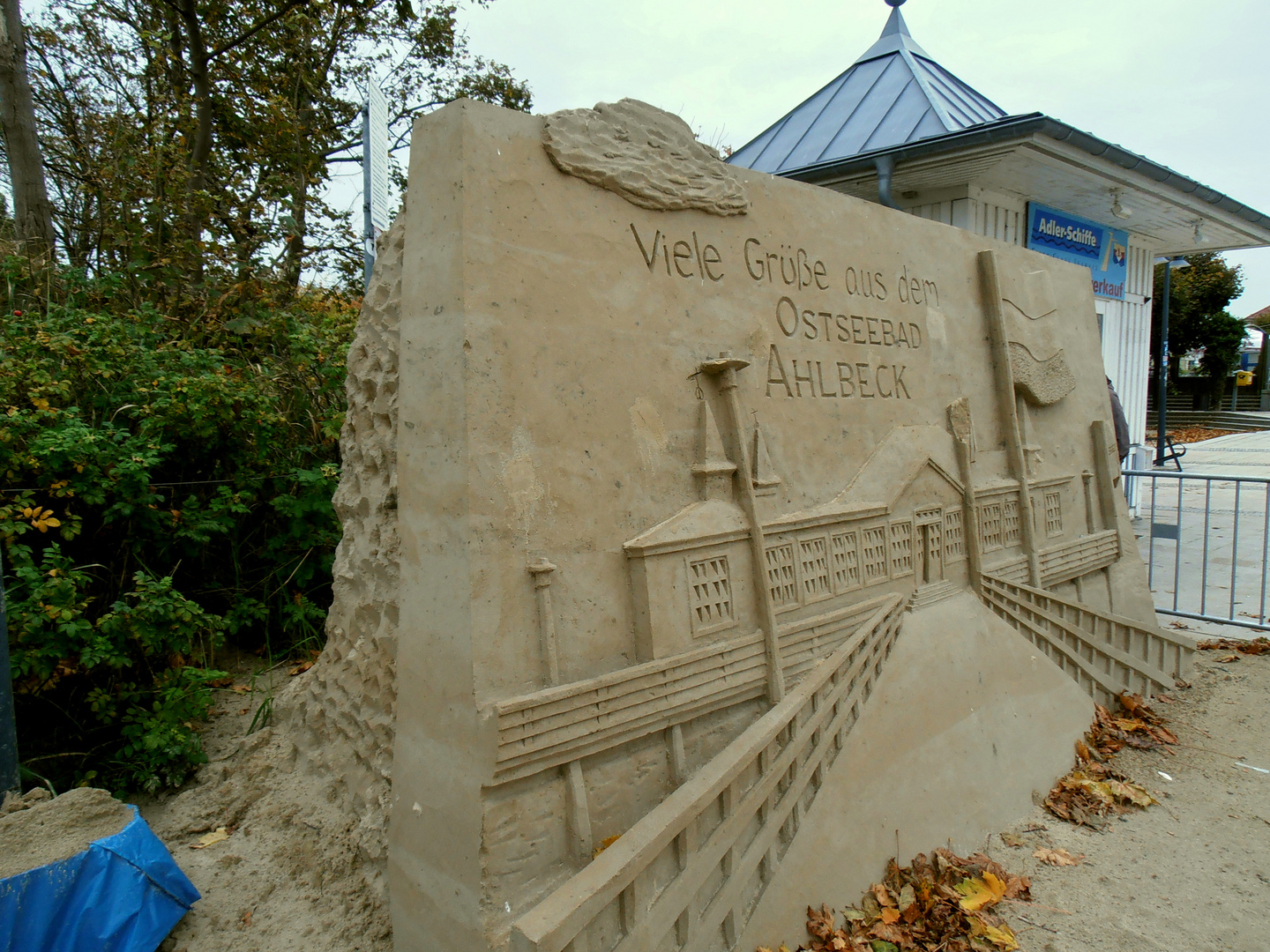 Sandkunstwerk an der Seebrücke in Ahlbeck