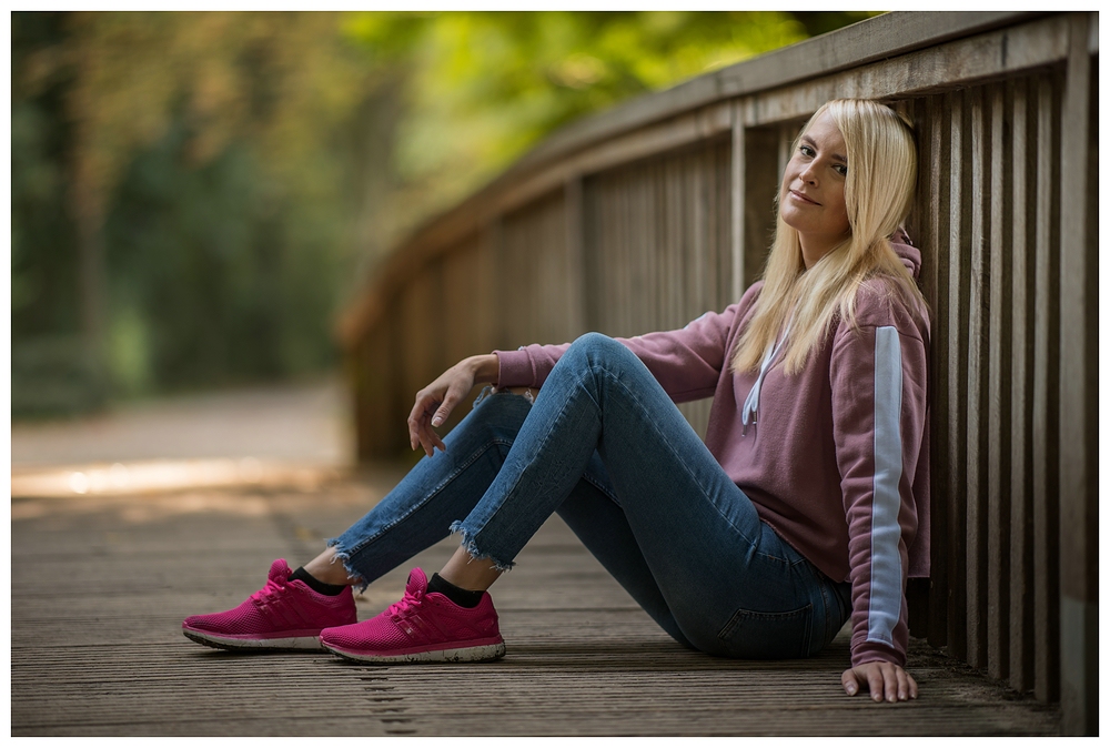 Sandra auf der Brücke