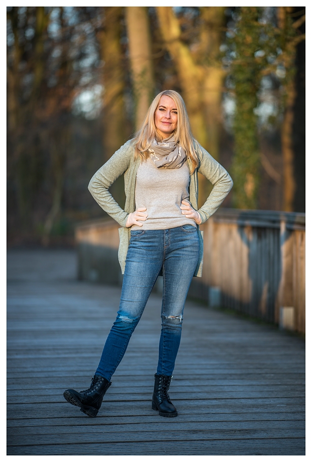 Sandra auf der Brücke