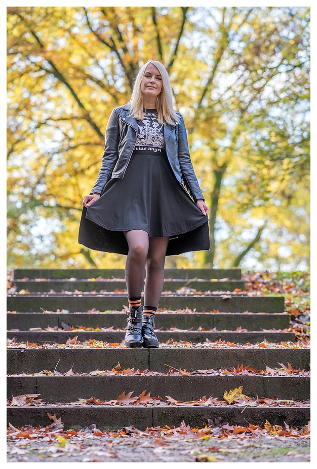 Sandra auf der Treppe